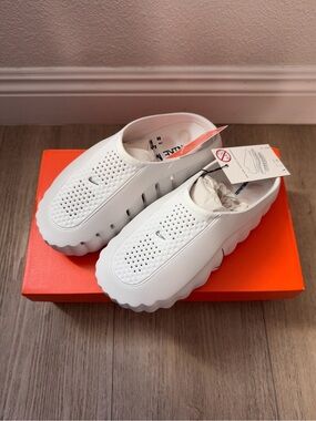 Nike Mind 001 Slides Women's Pregame Mules (Size 9)